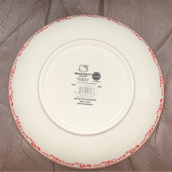 Hello Kitty 9” Ceramic Dinner Bowl Red & White Bows Japanese Letters - Picture 10 of 11